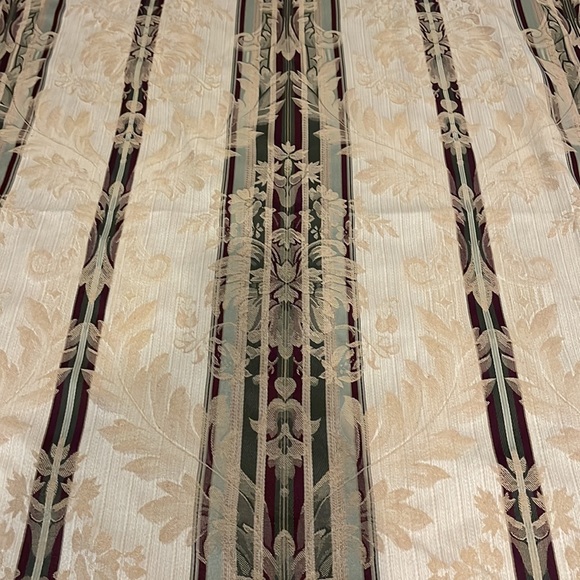 12 panels of 84 x 38.5 inches per panel curtains with 12 tie backs - Picture 4 of 6